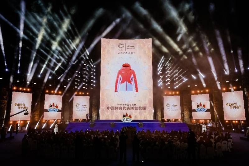 方美学李宁发布米兰冬奥领奖装备OG真人平台顶尖专业科技融合东(图4)