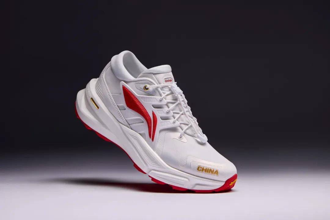 码“中国荣耀 李宁同行”四十余载战略高地新叙事OG真人游戏2026米兰冬奥会领奖装备发布！解(图15)