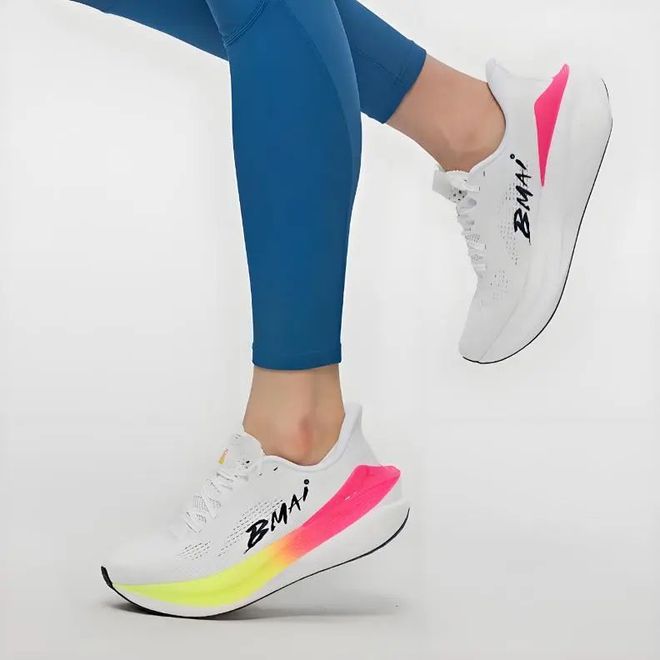 7款国产高性价比碳板跑鞋推荐！OG真人从入门到进阶全涵盖！(图2)